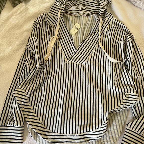 Anthropologie. NWT Wharfside Hooded Sweatshirt Mediu - Picture 4 of 6